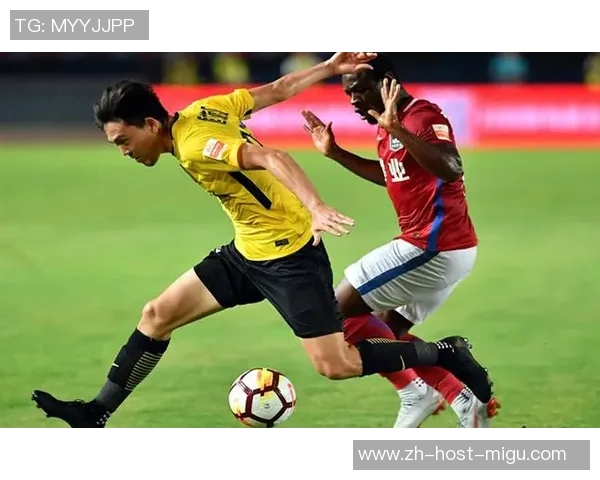 河南建业迎战广州恒大争夺中超联赛关键三分的激烈对决 河南建业迎战广州恒大争夺中超联赛关键三分的激烈对决